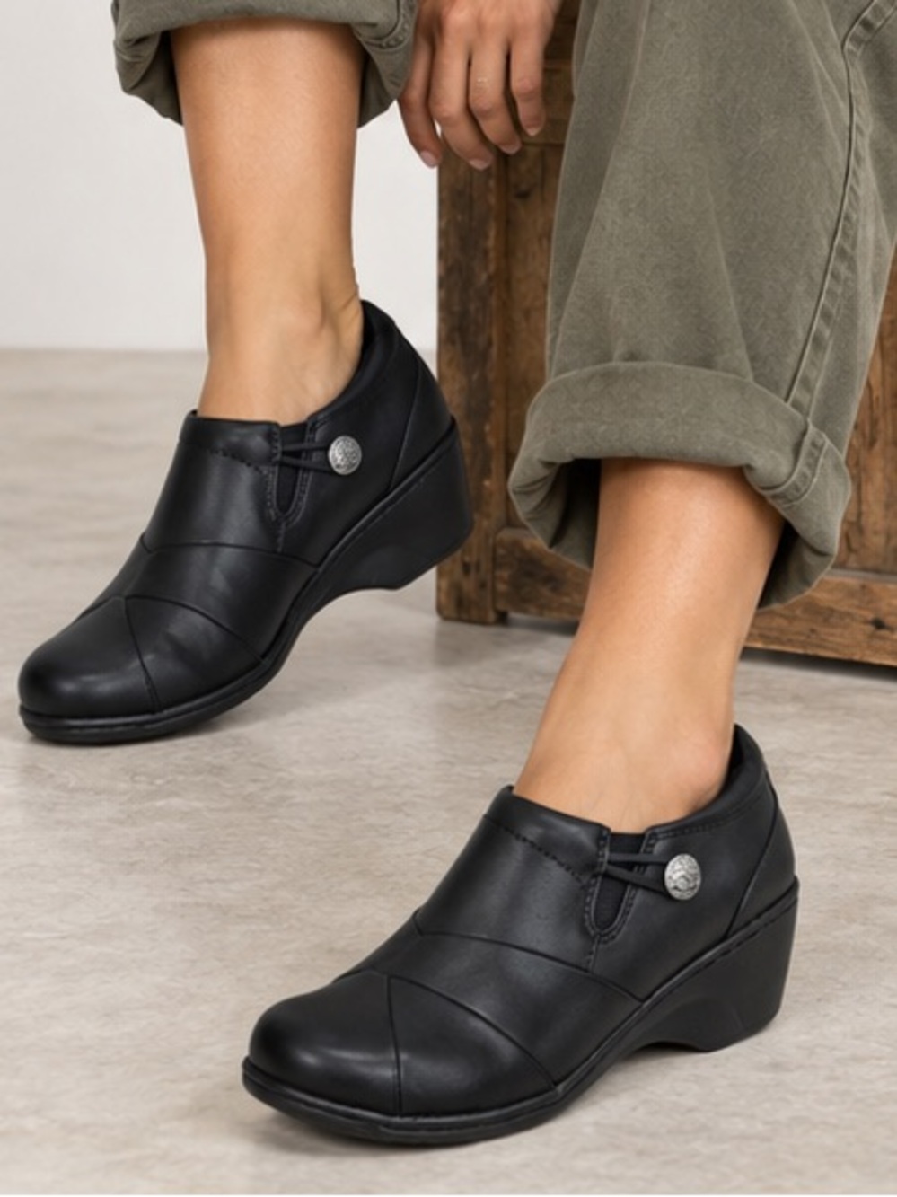 Clark’s Women’s Black Slip-On Leather Comfort Shoes Suze 8M